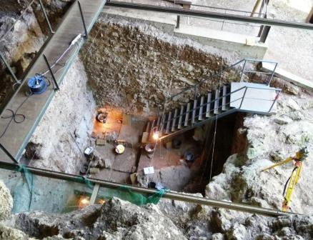 L'Arbreda Cave excavations