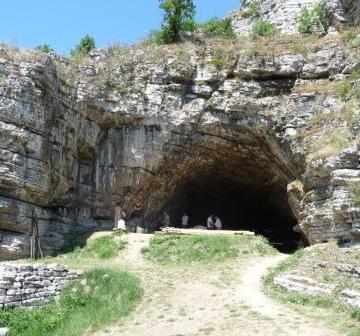 Entrance to Kozarnika Cave