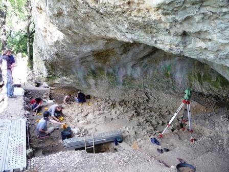 Grotte Mandrin under excavation